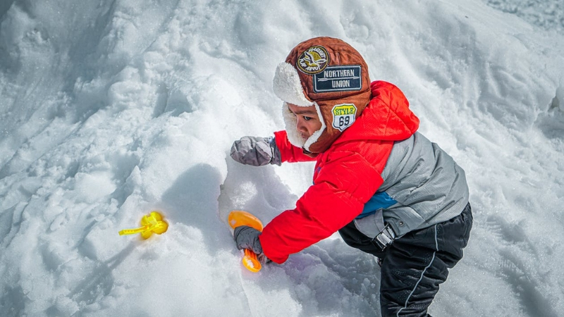 Child building a snow fort